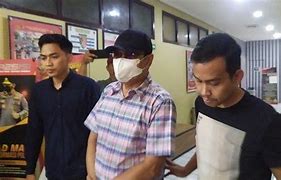 Oknum Dprd Pukul Wanita Di Jember Jawa Timur